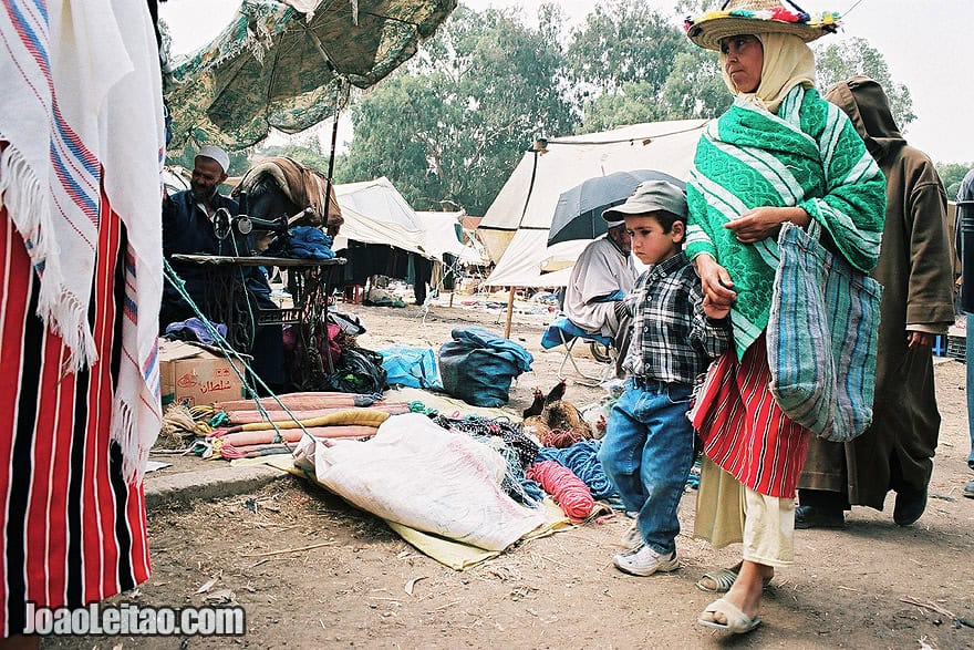 Photo of people on a  morning market in the Rif Mountains, Morocco