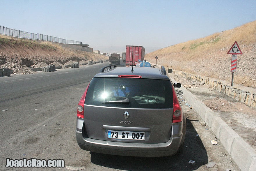 Taxi to cross the Zakho border