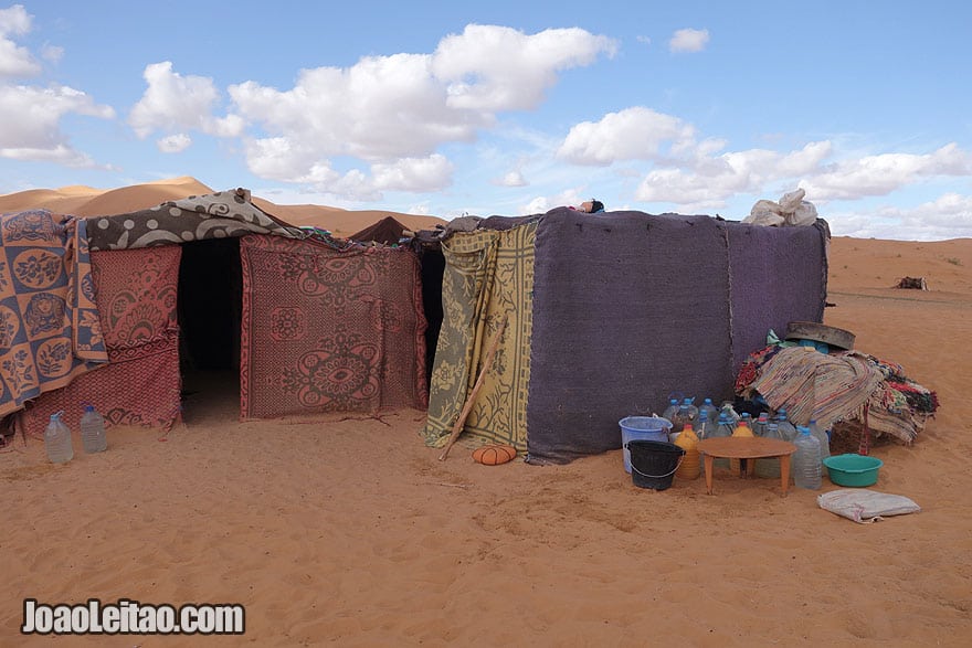 Casa nómada nas Dunas de Erg Chebbi