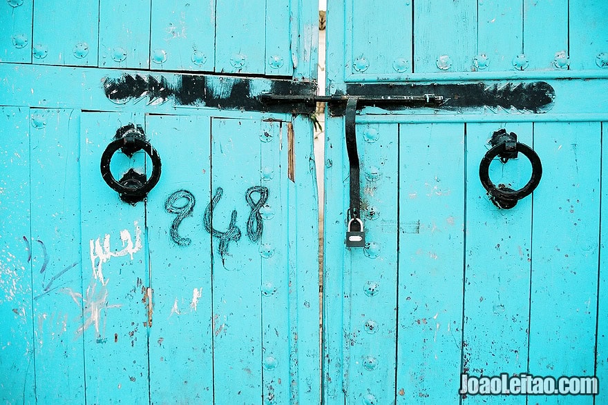 Cadeado e trinco de porta em Chefchaouen