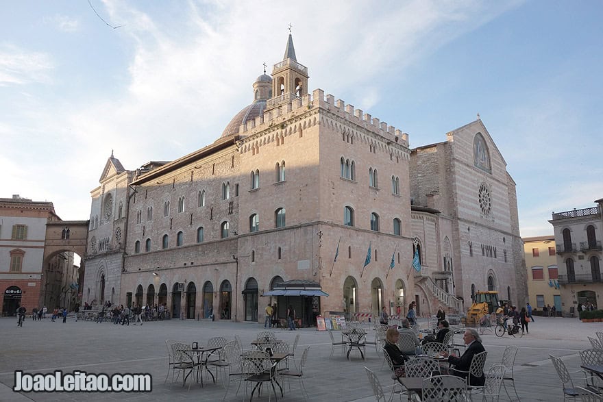 Praça da República em Foligno