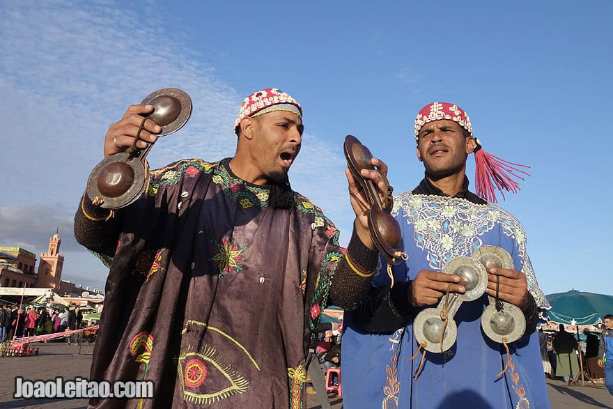 Bailarinos e músicos Gnawa de Marraquexe