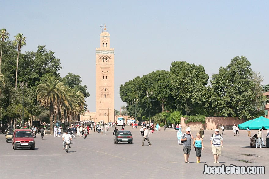 Vista do minarete de Koutoubia sobre a Praça Jemaa el-Fna