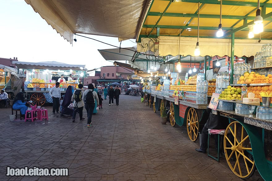 Drink orange juice in Djemaa el Fna