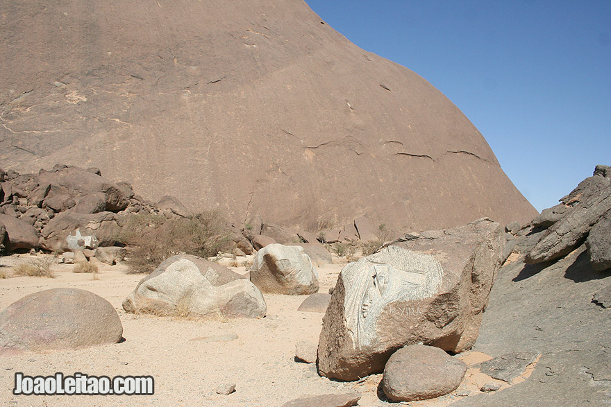 Sculptures in Guelb Ben Aicha monolith in Mauritania 