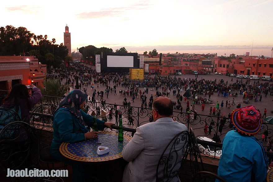 Pôr-do-sol em Marraquexe sobre a Praça Jemaa el-Fna