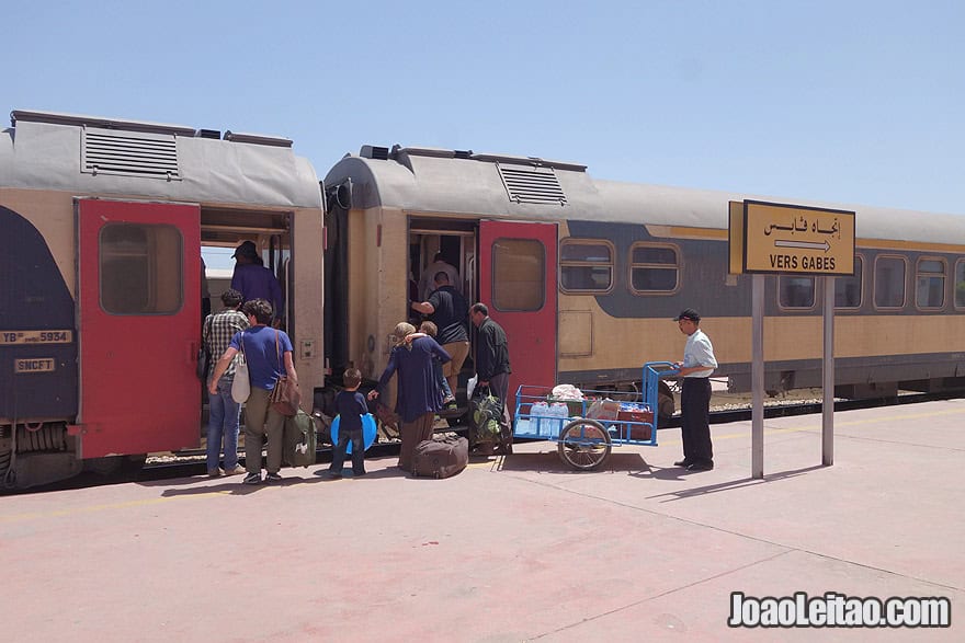 Viajar de comboio na Tunisia