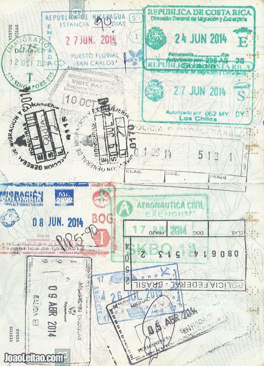 Página do meu passaporte com o carimbo do Kuwait  (é o de cor azul com a data 26 JUL 2015)