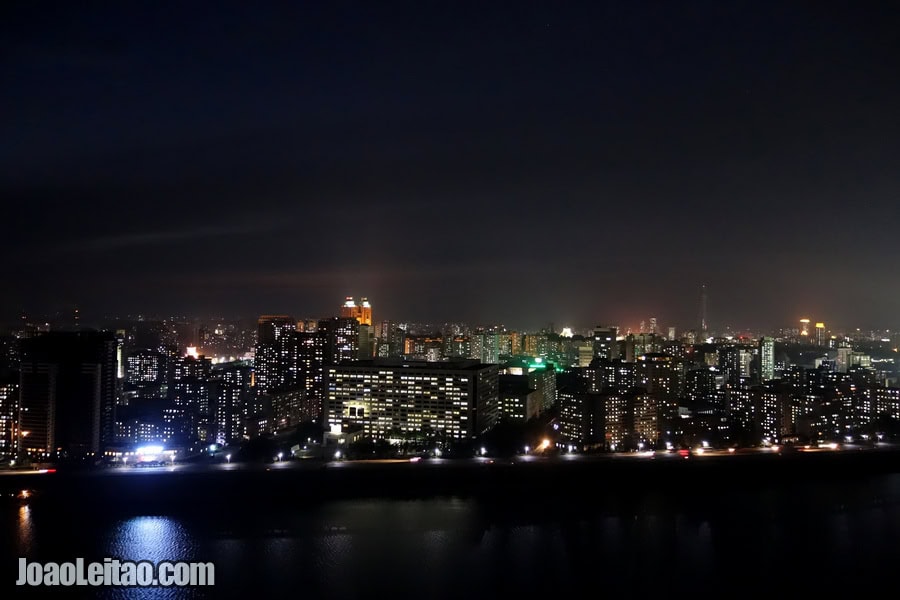 Vista do Rio Taedong à noite, Pyongyang