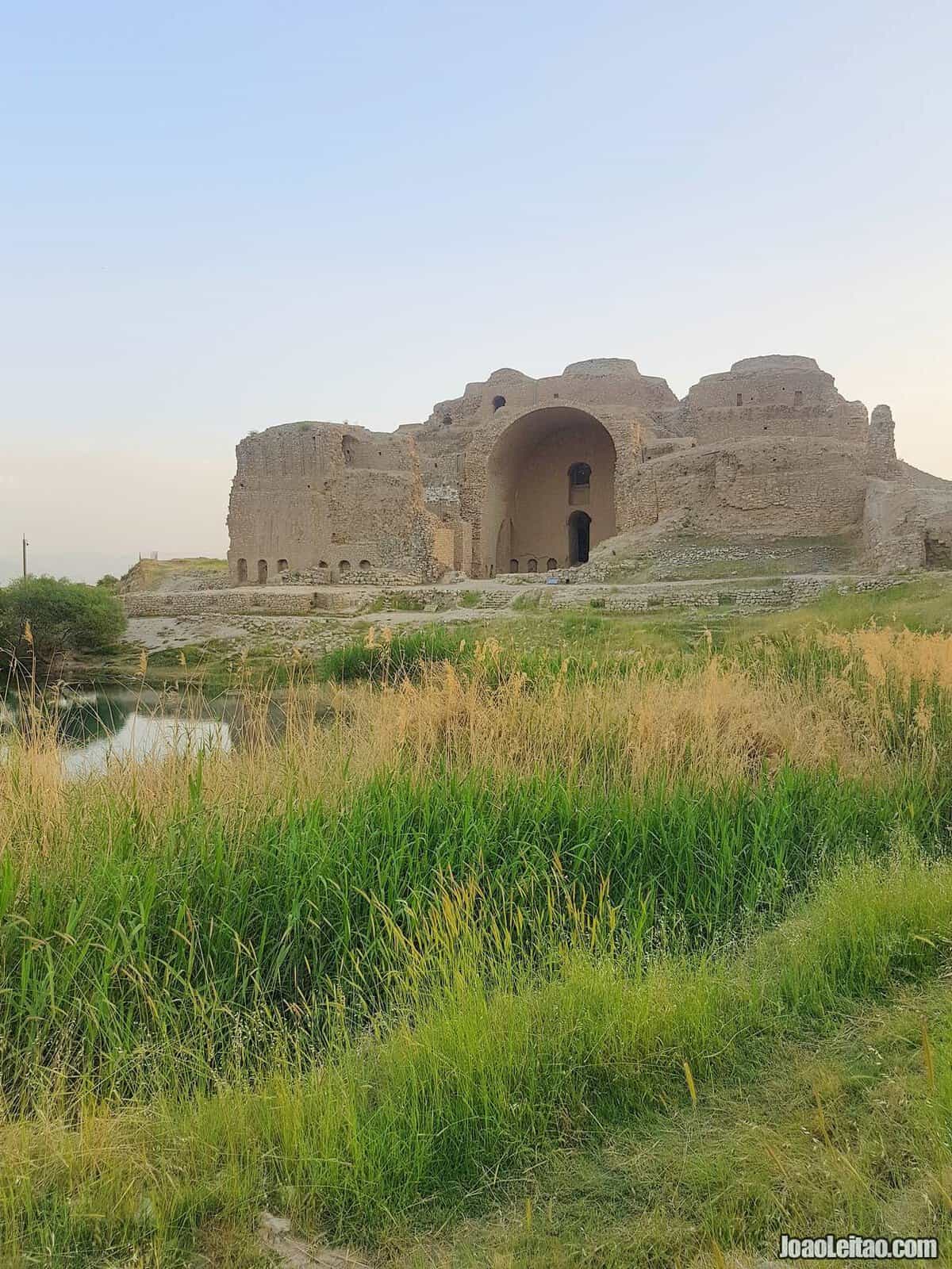 Visitar o Palácio de Ardashir no Irão