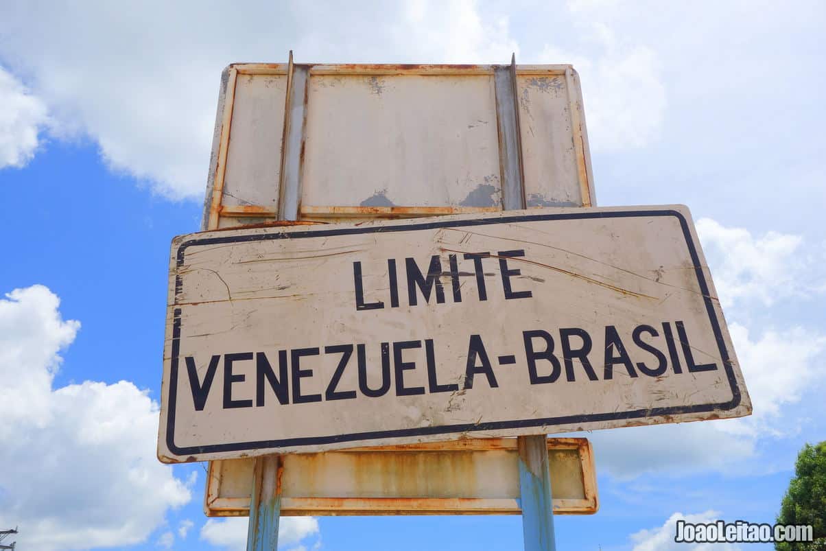 Crossing the border from Venezuela to Brazil 