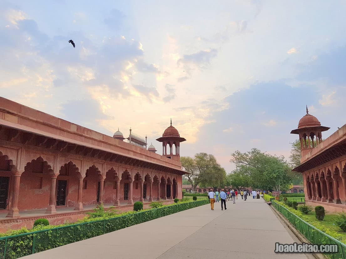 Jilaukhana or Forecourt in Taj Mahal