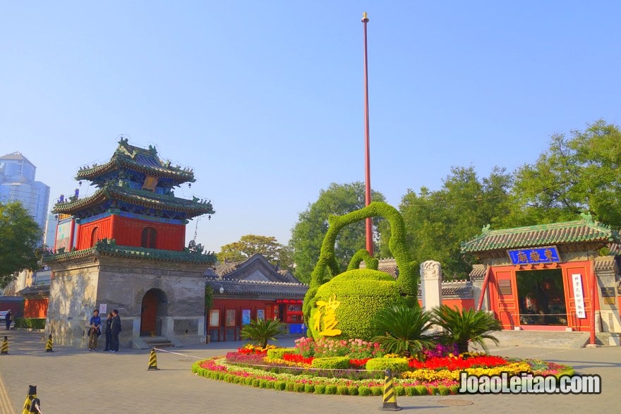 Entrance to the Dongyue Temple